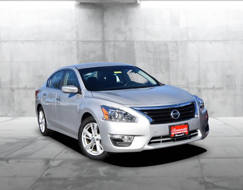 Nissan Altima Vehicle Image 02