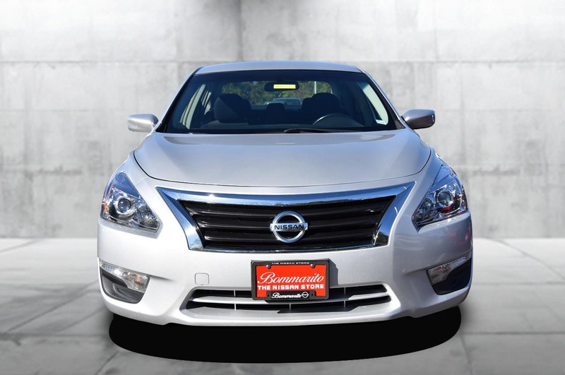 Nissan Altima Vehicle Image 04