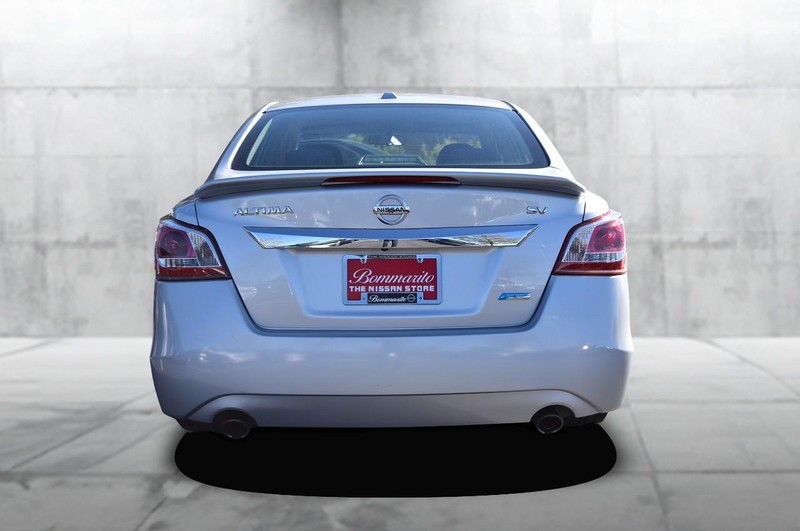 Nissan Altima Vehicle Image 06