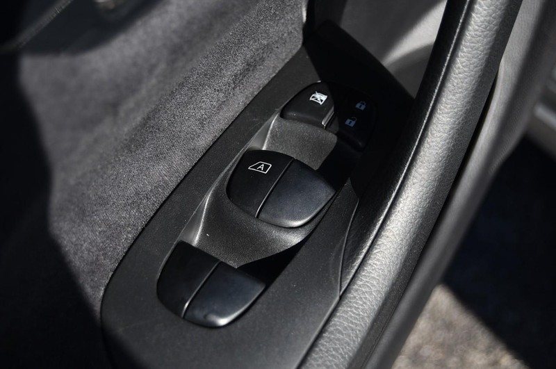 Nissan Altima Vehicle Image 09