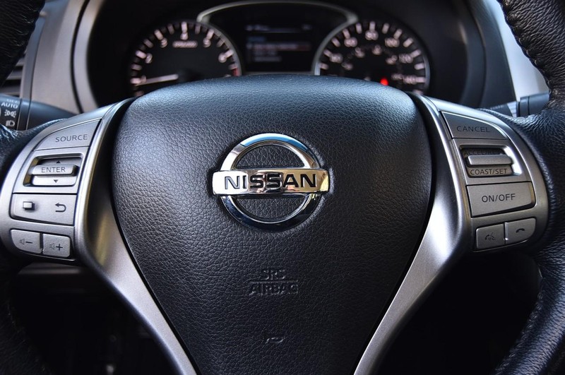 Nissan Altima Vehicle Image 17