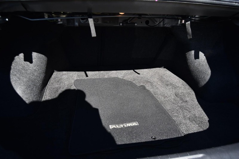 Nissan Altima Vehicle Image 22