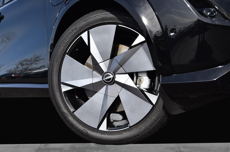 Nissan ARIYA Vehicle Full-screen Gallery Image 3