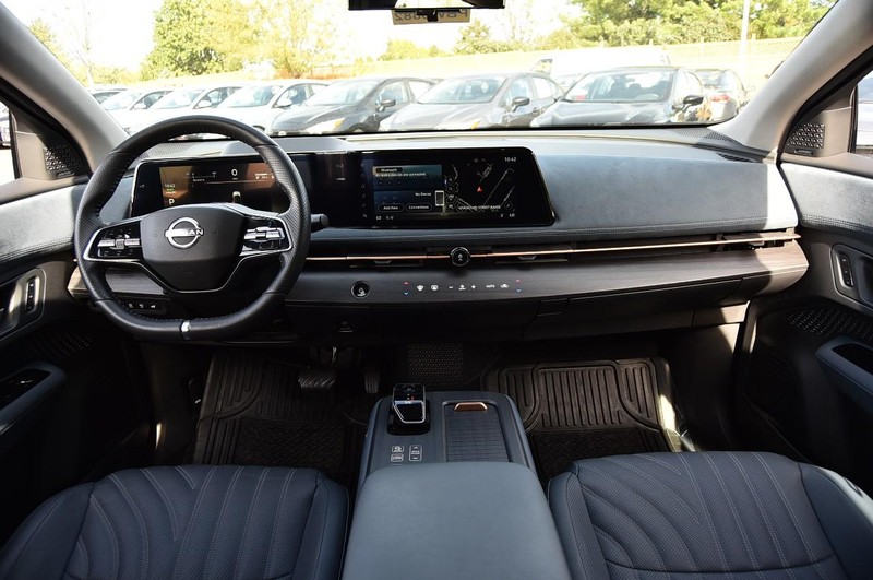 Nissan ARIYA Vehicle Full-screen Gallery Image 8