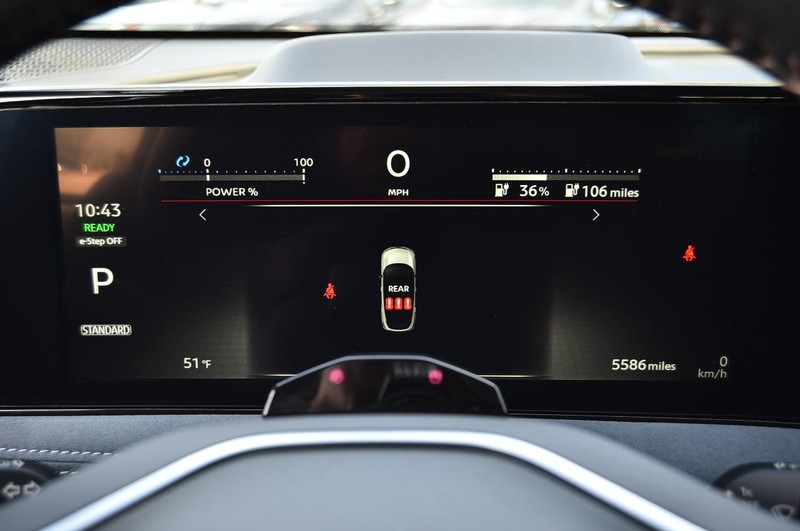 Nissan ARIYA Vehicle Full-screen Gallery Image 14