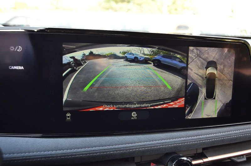 Nissan ARIYA Vehicle Full-screen Gallery Image 15