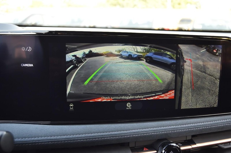 Nissan ARIYA Vehicle Full-screen Gallery Image 16