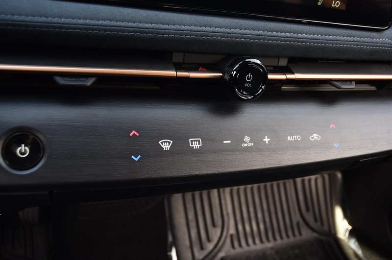 Nissan ARIYA Vehicle Full-screen Gallery Image 19