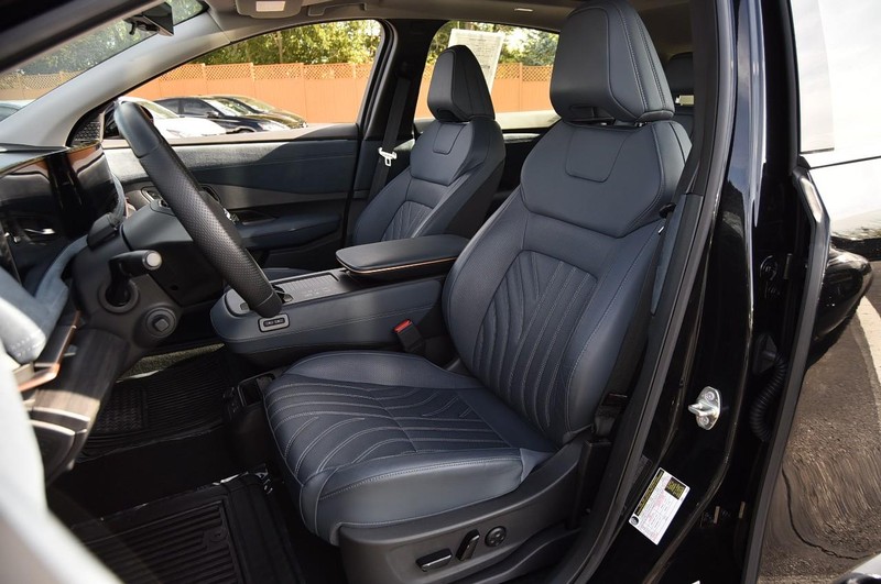 Nissan ARIYA Vehicle Full-screen Gallery Image 22