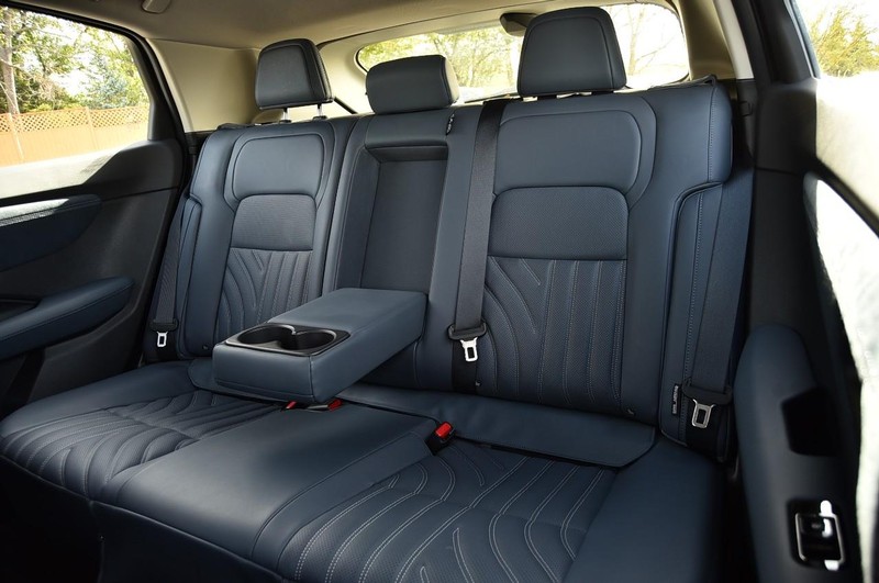 Nissan ARIYA Vehicle Full-screen Gallery Image 25