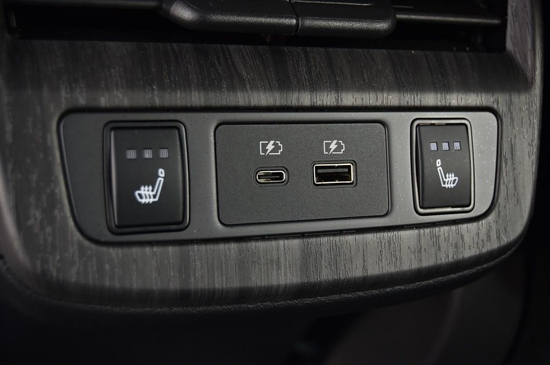 Nissan ARIYA Vehicle Full-screen Gallery Image 26