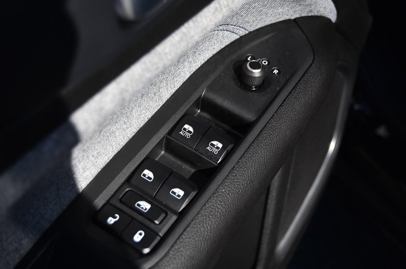 Jeep Compass Vehicle Image 09