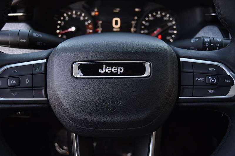 Jeep Compass Vehicle Image 20