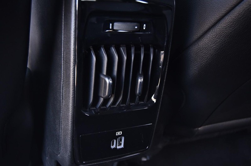 Jeep Compass Vehicle Image 24