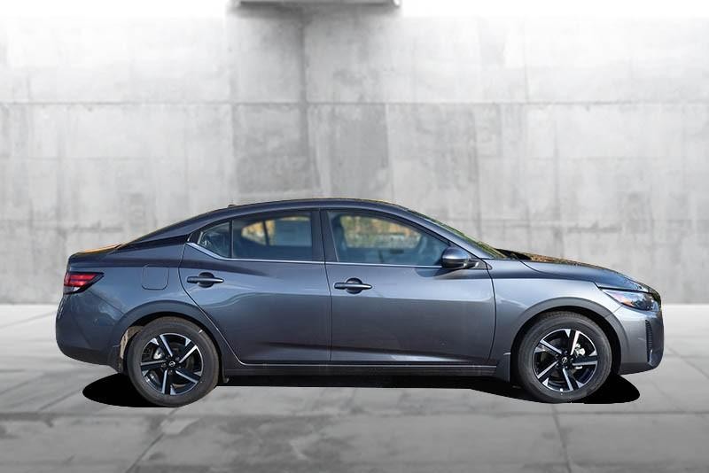 Nissan Sentra Vehicle Full-screen Gallery Image 5