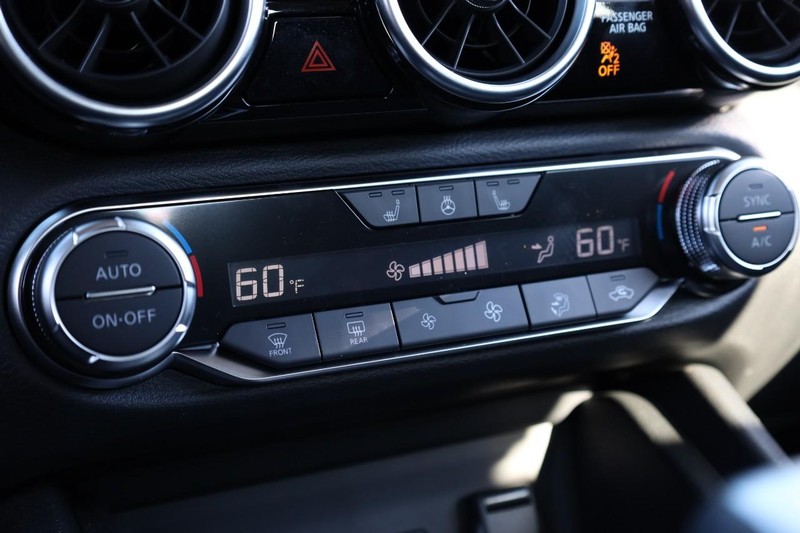 Nissan Sentra Vehicle Full-screen Gallery Image 14