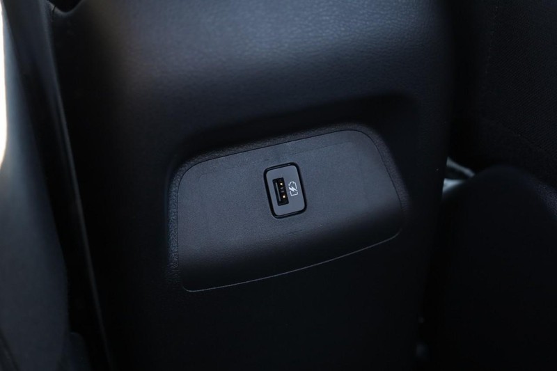 Nissan Sentra Vehicle Full-screen Gallery Image 21