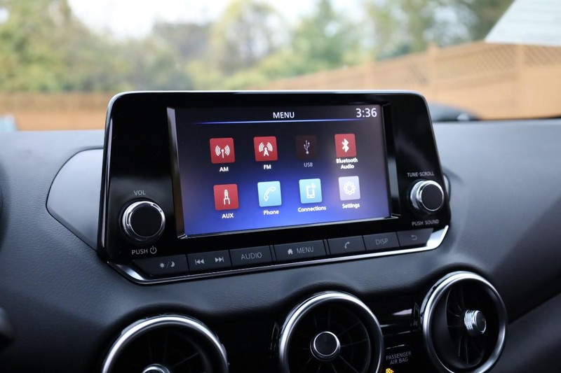 Nissan Sentra Vehicle Full-screen Gallery Image 11