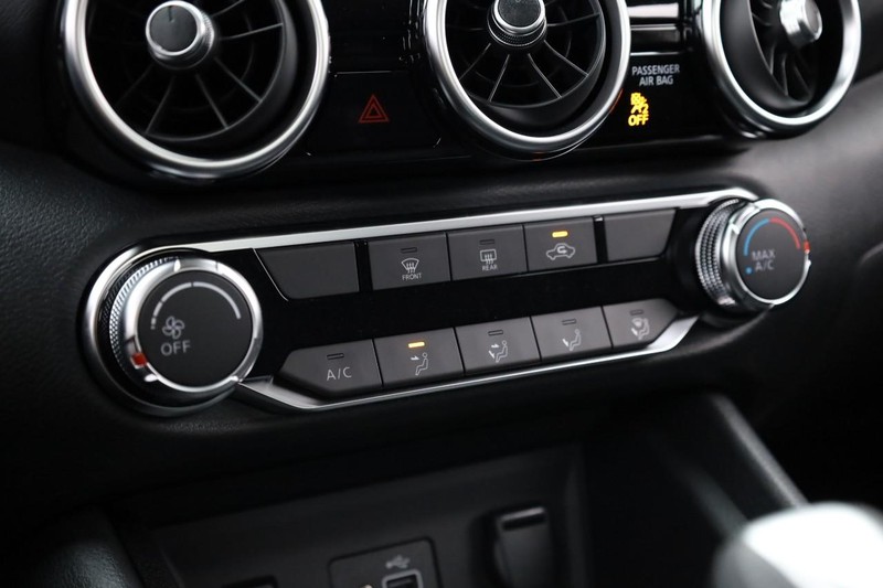 Nissan Sentra Vehicle Full-screen Gallery Image 14