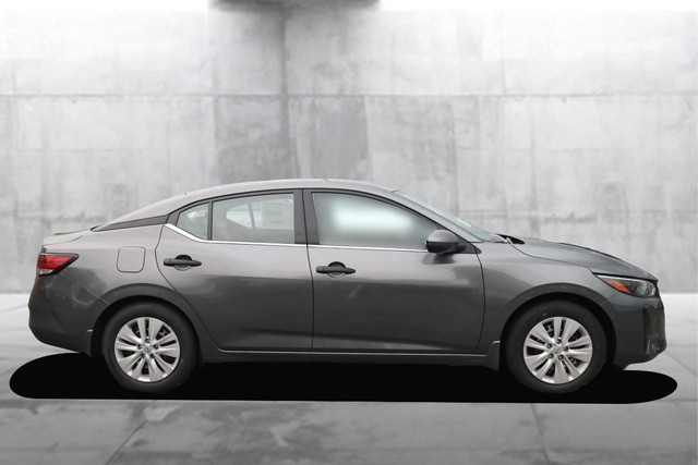 Nissan Sentra Vehicle Image 05