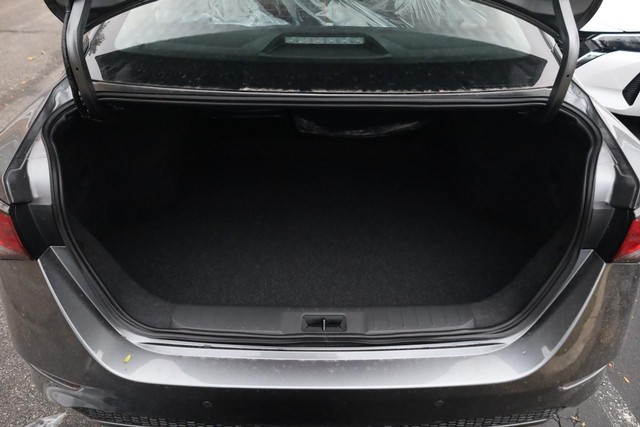 Nissan Sentra Vehicle Image 07