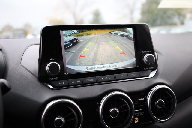 Nissan Sentra Vehicle Image 12