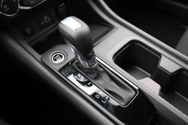 Nissan Sentra Vehicle Image 16