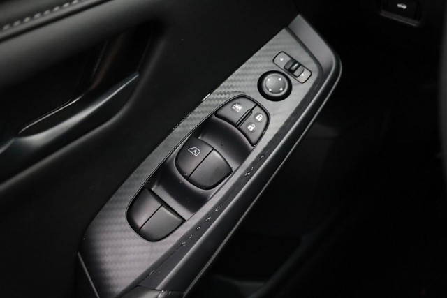 Nissan Sentra Vehicle Image 18