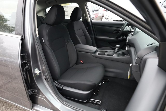 Nissan Sentra Vehicle Image 23