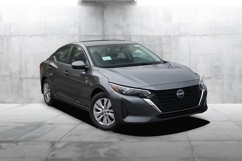 Nissan Sentra Vehicle Full-screen Gallery Image 2