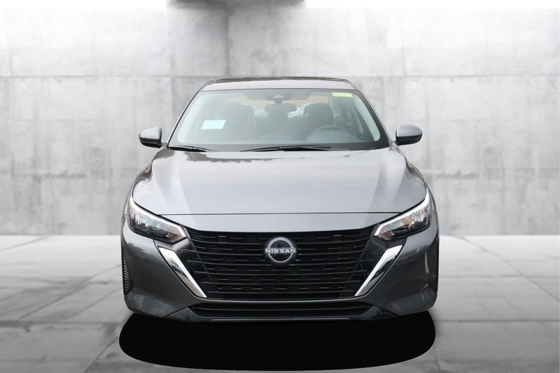 Nissan Sentra Vehicle Full-screen Gallery Image 4