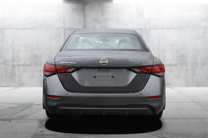 Nissan Sentra Vehicle Full-screen Gallery Image 6