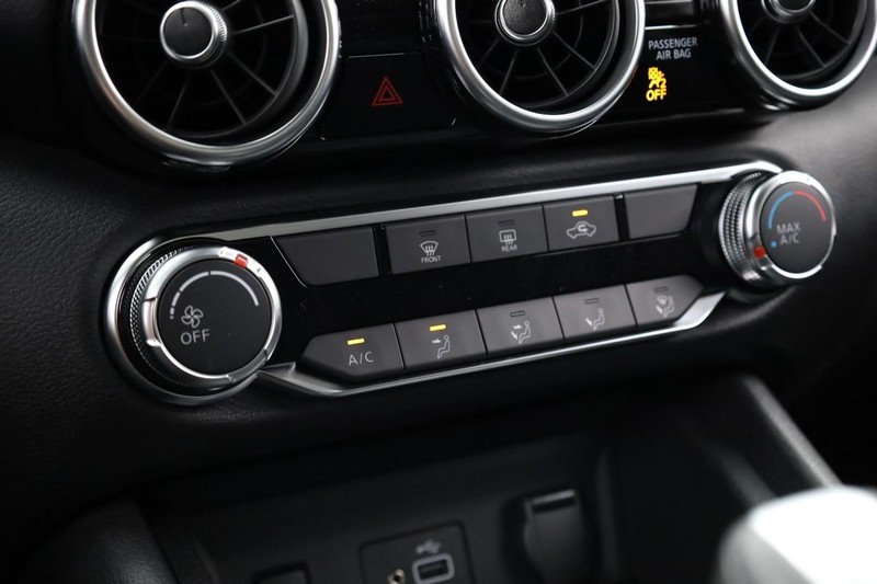 Nissan Sentra Vehicle Full-screen Gallery Image 14