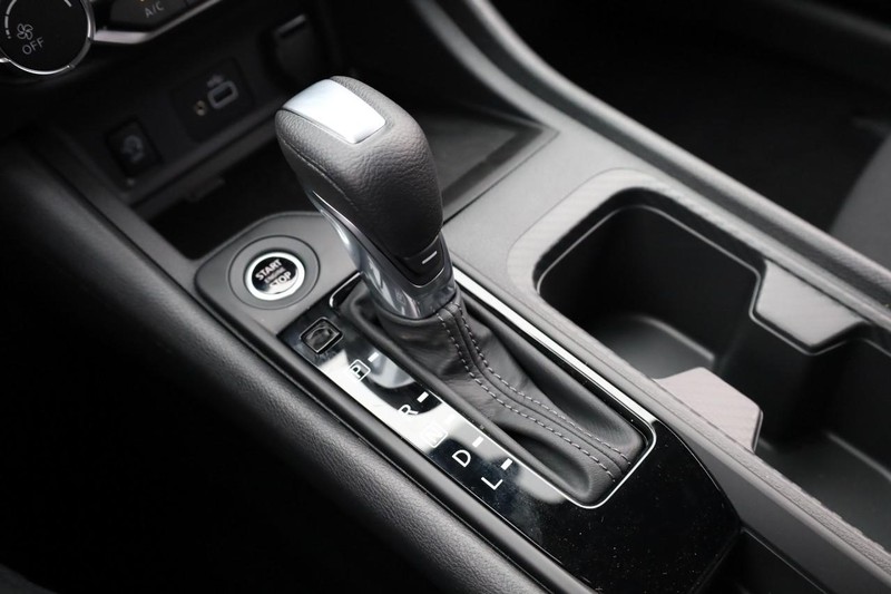 Nissan Sentra Vehicle Full-screen Gallery Image 16