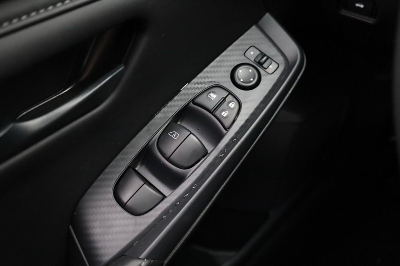 Nissan Sentra Vehicle Full-screen Gallery Image 18