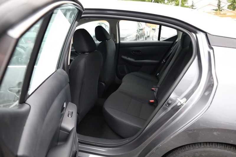 Nissan Sentra Vehicle Full-screen Gallery Image 20