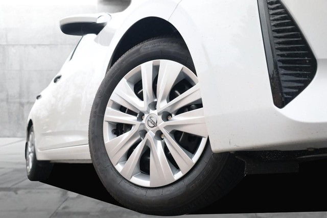 Nissan Sentra Vehicle Image 03