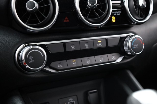 Nissan Sentra Vehicle Image 14