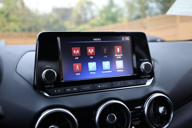 Nissan Sentra Vehicle Image 11