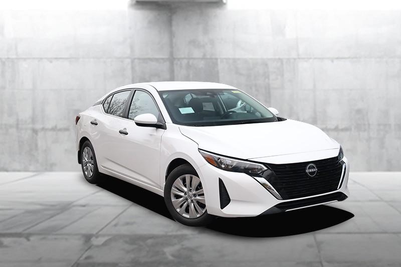 Nissan Sentra Vehicle Full-screen Gallery Image 2