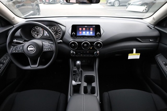 Nissan Sentra Vehicle Image 20