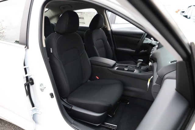 Nissan Sentra Vehicle Image 22