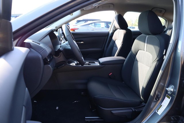 Nissan Sentra Vehicle Image 08