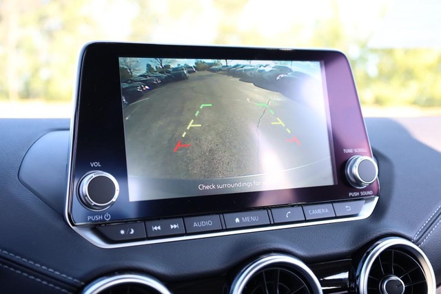 Nissan Sentra Vehicle Image 12