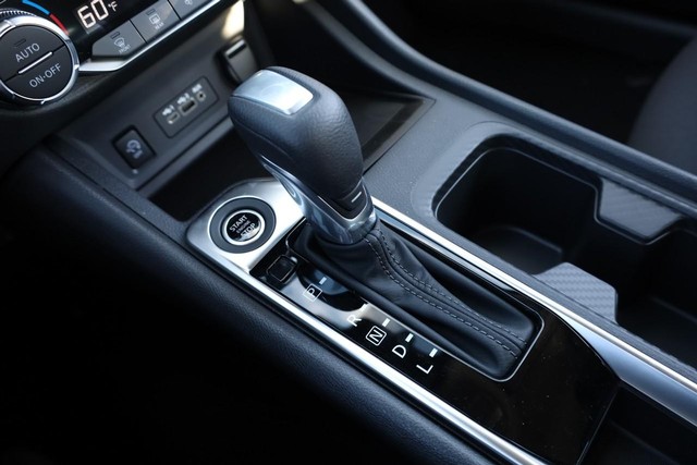 Nissan Sentra Vehicle Image 16