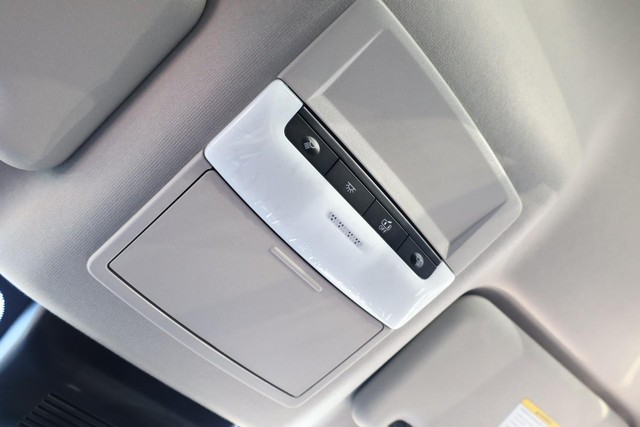 Nissan Sentra Vehicle Image 17