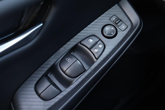 Nissan Sentra Vehicle Image 18