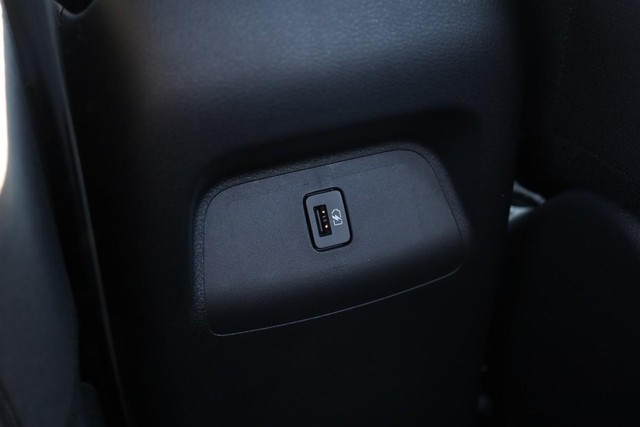 Nissan Sentra Vehicle Image 21