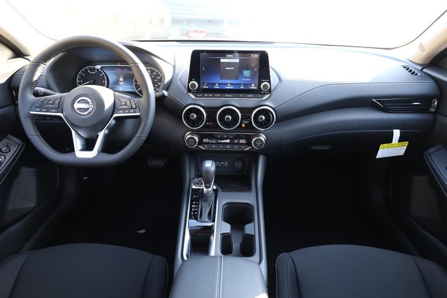 Nissan Sentra Vehicle Image 22