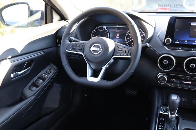 Nissan Sentra Vehicle Image 23